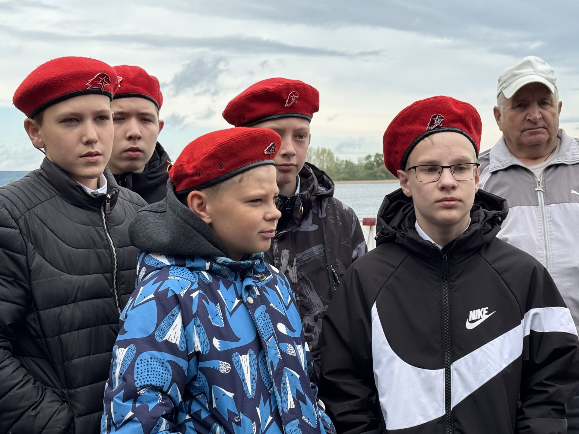 Роман Исланов принял участие в изготовлении искусственных нерестилищ в рамках акции "Рыбе – быть!"