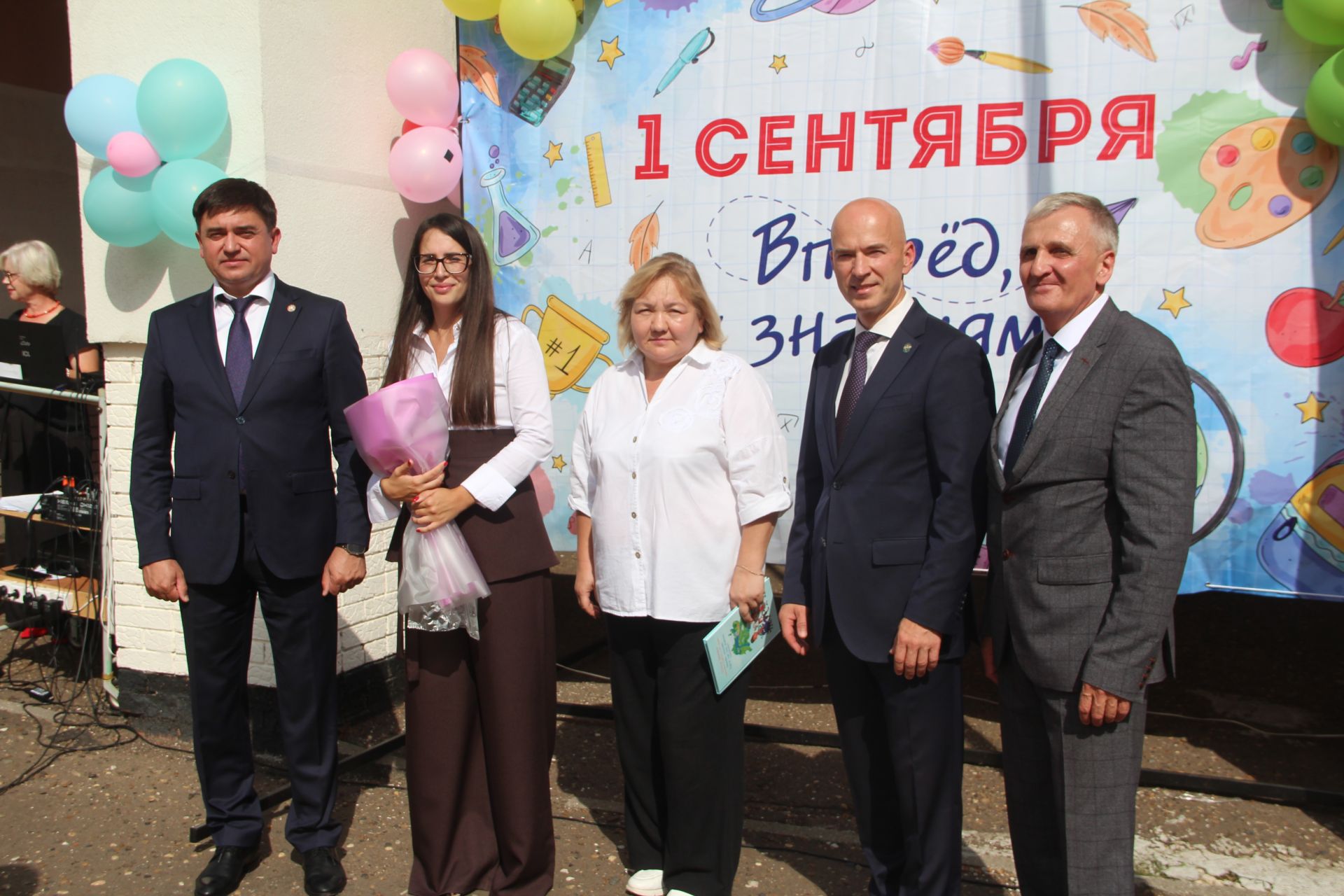 День знаний отметили ученики второй городской средней школы Болгара