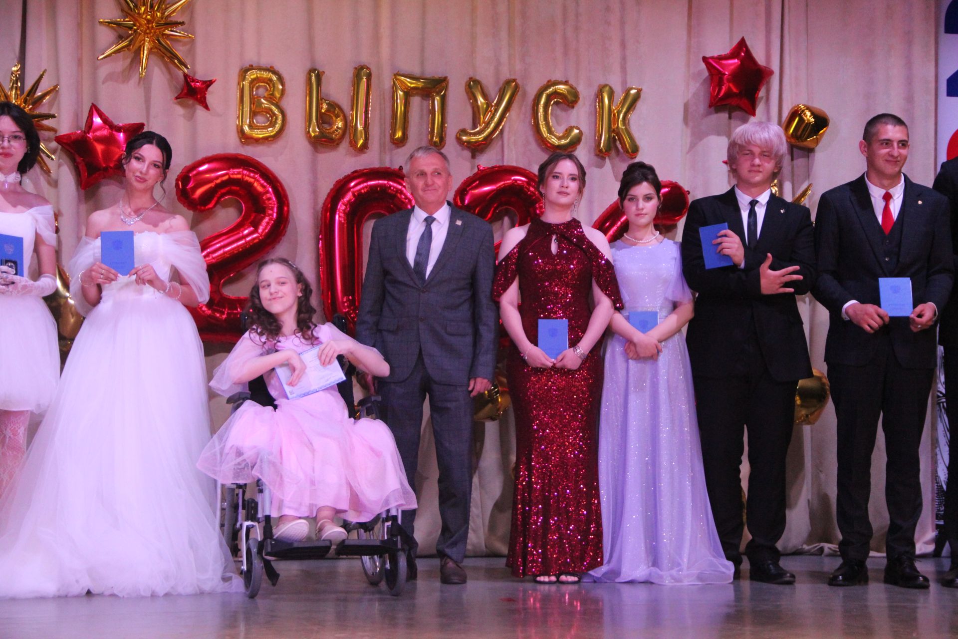В Болгаре прошла торжественная церемония вручения аттестатов выпускникам школ - 2