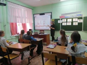 В Полянской школе прошёл урок мужества, посвящённый Дню Героев Отечества
