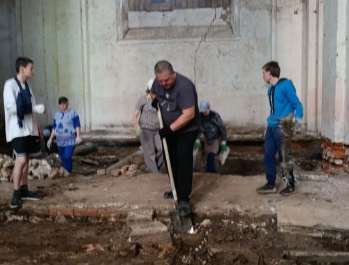 Восстановим святыню вместе: жители Спасского района начали расчистку храма в Танкеевке