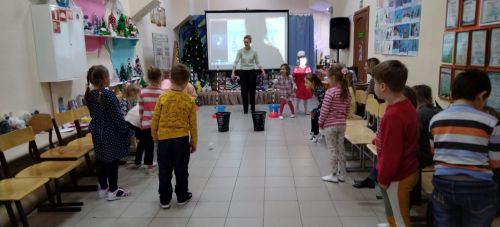 Педагоги Дома детского творчества провели внеклассное мероприятие «Зимнее путешествие»