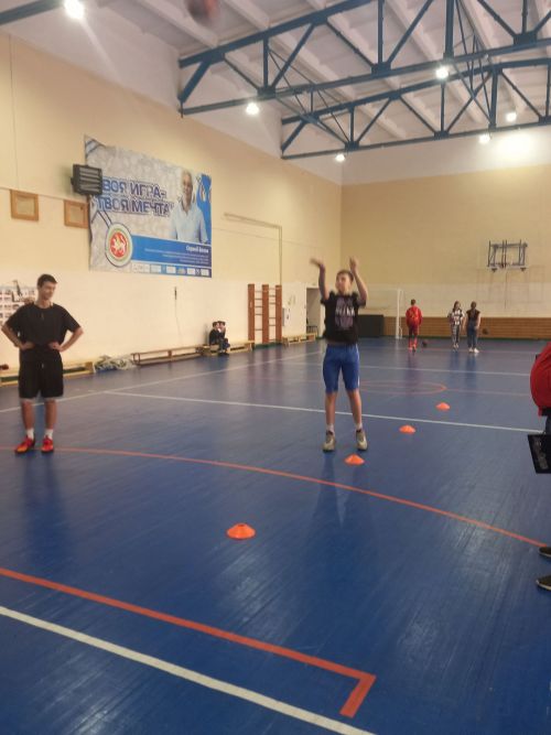 В центральном спортзале Болгара прошла товарищеская встреча по баскетболу