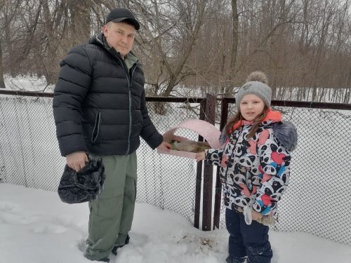 Трёхозёрские школьники приняли участие в экологической акции «Каждой пичужке - наша кормушка»