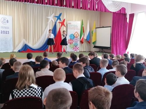 В Болгарской средней школе №1 прошёл праздничный концерт