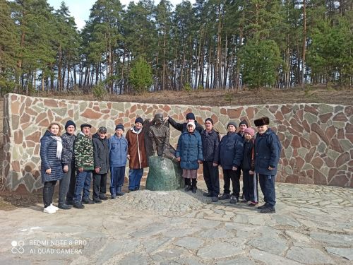 Подопечные Спасского дома-интерната занимаются скандинавской ходьбой
