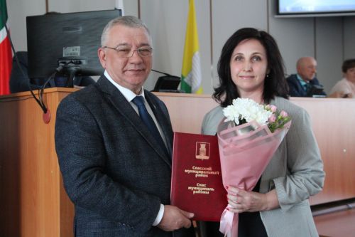 Муниципальных работников Спасского района поздравили с профессиональным праздником
