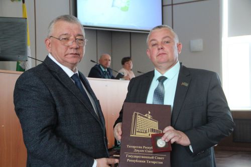 Муниципальных работников Спасского района поздравили с профессиональным праздником