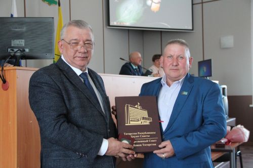 Муниципальных работников Спасского района поздравили с профессиональным праздником