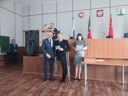 Рашид Зиатдинов награждён медалью «100 лет дополнительному образованию детей»