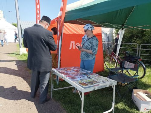 Редакция «Новой жизни» представила на Изге Болгар Жыены печатную продукцию