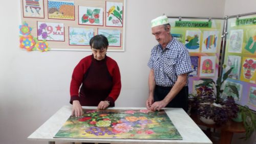 Подопечные дома-интерната создают уют своими руками