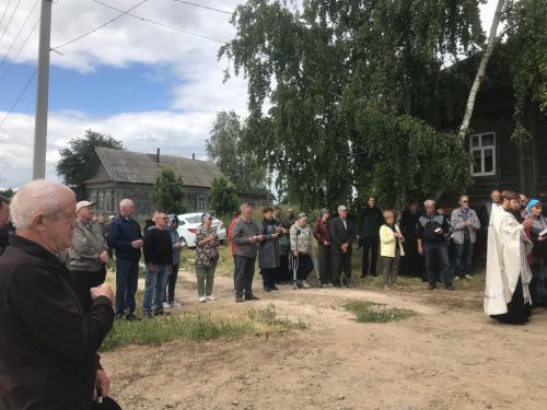 Сегодня в селе Три озера простились с легендарным Владимиром Петряевым
