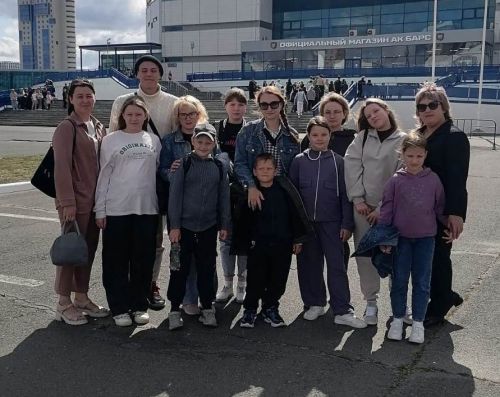 Семьи участников СВО Спасского района посетили ледовое шоу в Казани