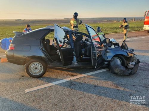 В Татарстане легковой автомобиль столкнулся с автобусом
