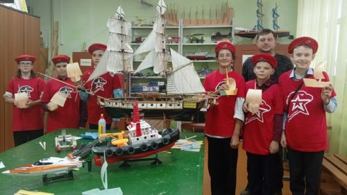 Юнармейцев в Болгаре научили делать корабли