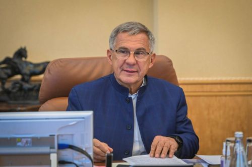 Раис Татарстана поздравил земляков с Днём Конституции России