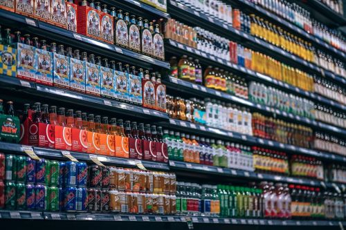 Госдума предлагает ввести полумиллионный штраф за продажу энергетиков детям