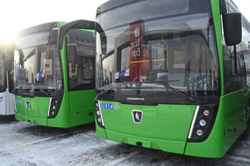 Рустам Минниханов передал муниципалитетам 40 новых пассажирских автобусов
