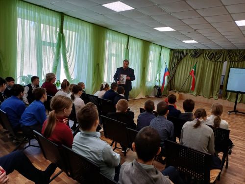 В Болгарской школе-интернат для детей с ОВЗ прошла траурная линейка