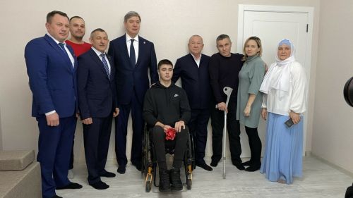 В Татарстане участнику СВО вручили ключи от нового дома
