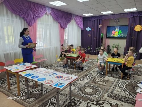 В детском саду «Антошка» прошли занятия по безопасности на дороге