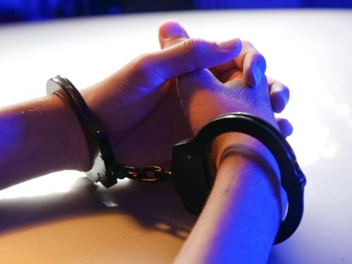 Жительницу Челнов, проводившую пенсионерам «обряды» от бедности, отправили в СИЗО