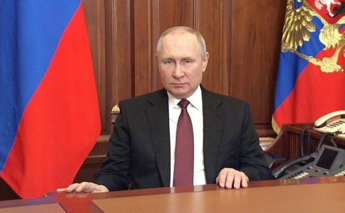 Путин: «Женщины способны преображать мир своей красотой, мудростью и душевной щедростью»