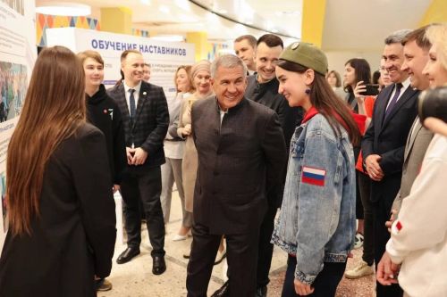 Рустам Минниханов ознакомился с деятельностью Движения Первых в Татарстане