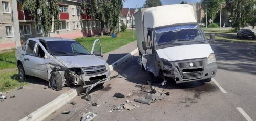 В центре Болгара столкнулись Лада Гранта и Газель