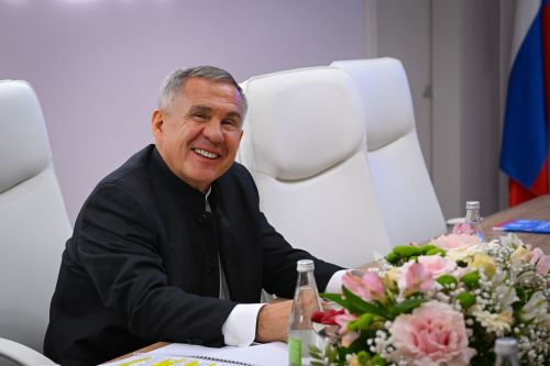 Раис Татарстана поздравил старшее поколение с Днём пожилых