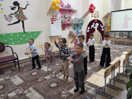 В ДДТ Болгара прошел праздник, посвященный Дню матери
