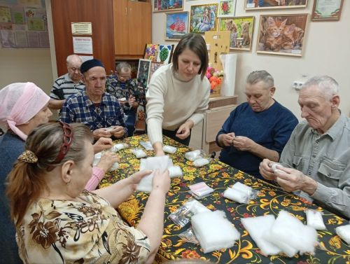 Жители Спасского ДИПИ собрали 100 комплектов «сухого душа» для бойцов СВО