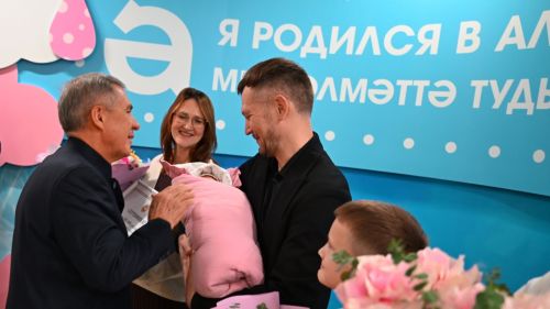 Раис РТ осмотрел суперсовременный перинатальный центр в Альметьевске