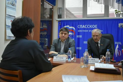 Депутат Госсовета РТ Фоат Валиев провёл приём граждан в Спасском районе