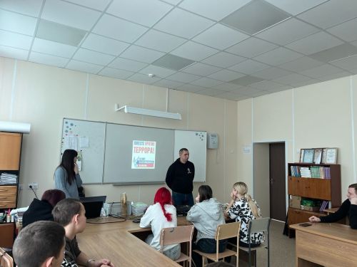 В Болгаре директор организации «ФОРПОСТ» провёл Урок единства со студентами