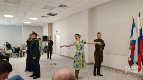 Военный ансамбль из Питера выступил перед бойцами СВО в госпитале в Казани