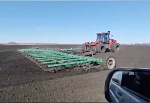 Рекордно ранний старт: аграрии Спасского района начали закрывать влагу