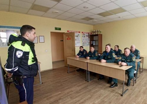 Руслан Великов встретился с водителями пожарной части №132 в Болгаре
