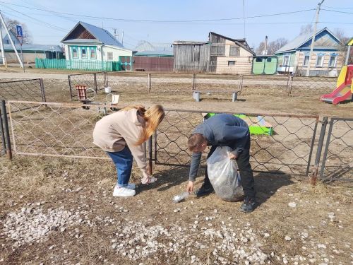 Студенты и сотрудники Спасского техникума вышли на субботник в Болгаре