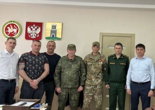 Роман Исланов встретился с бойцами СВО, находящимися в отпуске