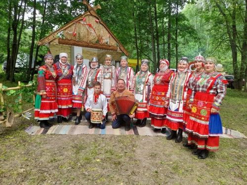 Народный ансамбль «Парне» выступит в Иж-Борискино с яркой программой