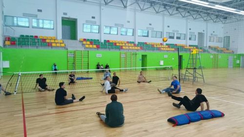 В Бугульме ветераны СВО впервые провели тренировку по волейболу сидя