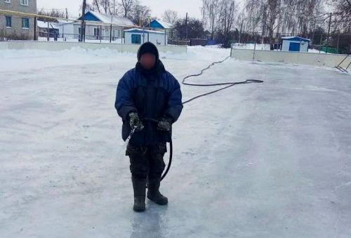 Житель Спасского района отработал на катке штраф за «голубиную ферму» у дома