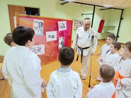 Юным каратистам Болгара рассказали о телефоне доверия