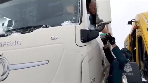 В Алькеевском районе МЧС развернуло пункт помощи для водителей, застрявших в метель