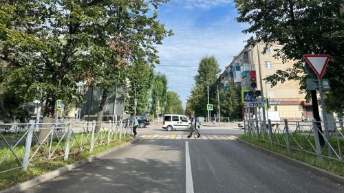 В Казани по нацпроекту обновили дороги у школ и библиотеки