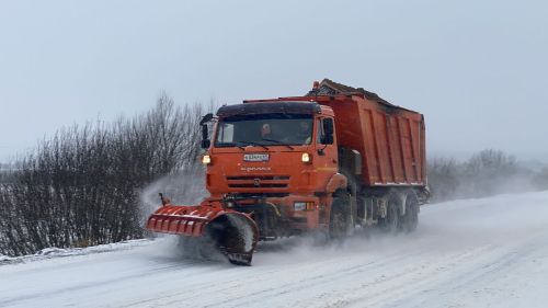 Ночью на региональных дорогах Татарстана работало более 300 единиц техники
