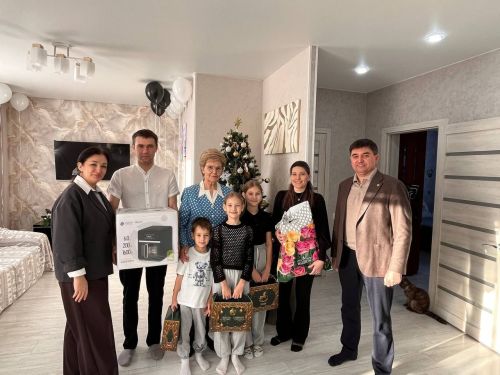 Глава Спасского района и депутат Госдумы навестили многодетную семью в Болгаре
