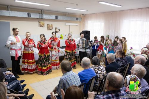 Артисты РДК поздравили жителей Спасского ДИПИ с Масленицей